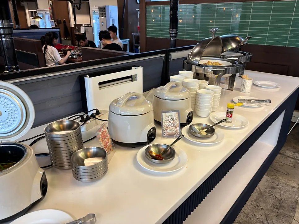Self-serve bar with wrap vegetables and side dishes