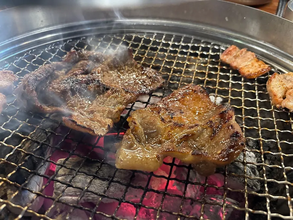 Marinated pork rib meal with subtle sweetness