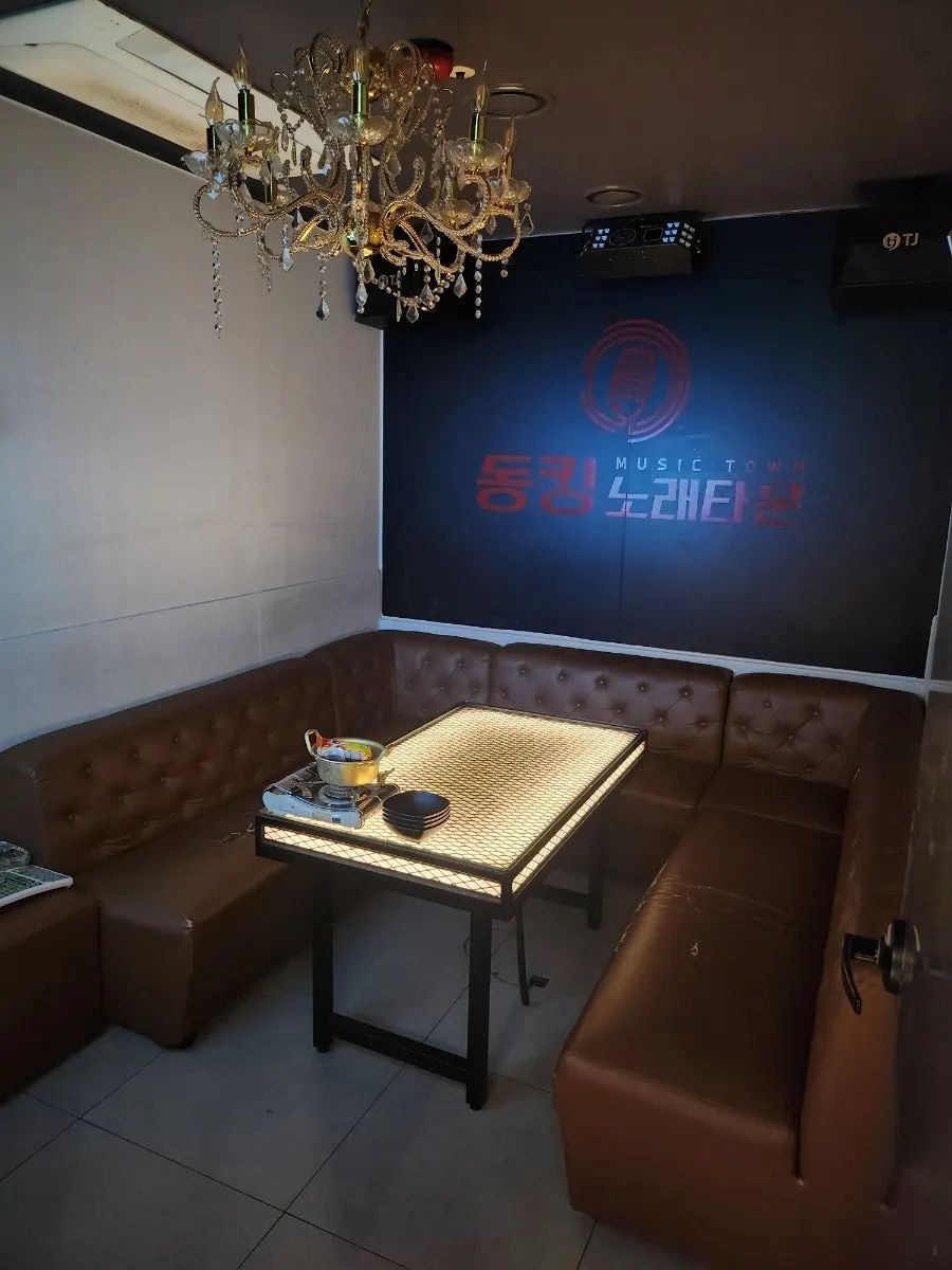 Late-night visit photo at a Songtan karaoke bar