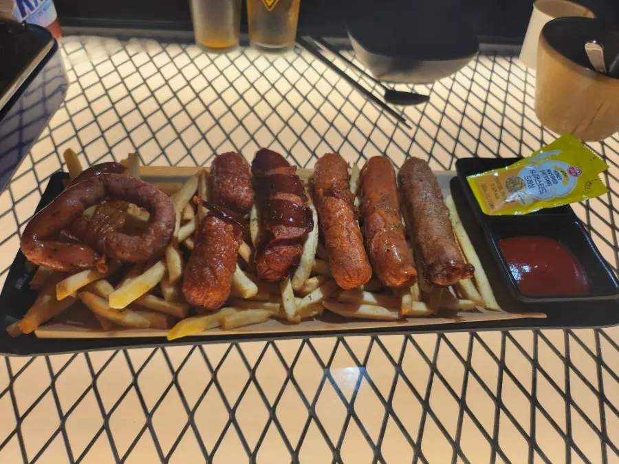 Context photo of the main snack after singing