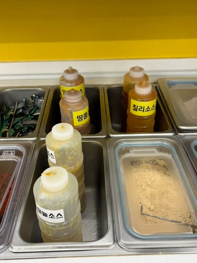 Side dish corner at the self-serve bar