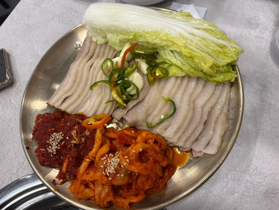 Plate of thoroughly boiled gabrisal bossam