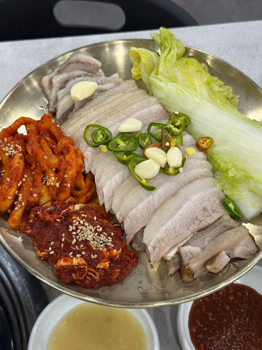 A full spread of gabrisal bossam at Sonjeong Bossam Sindorim Branch