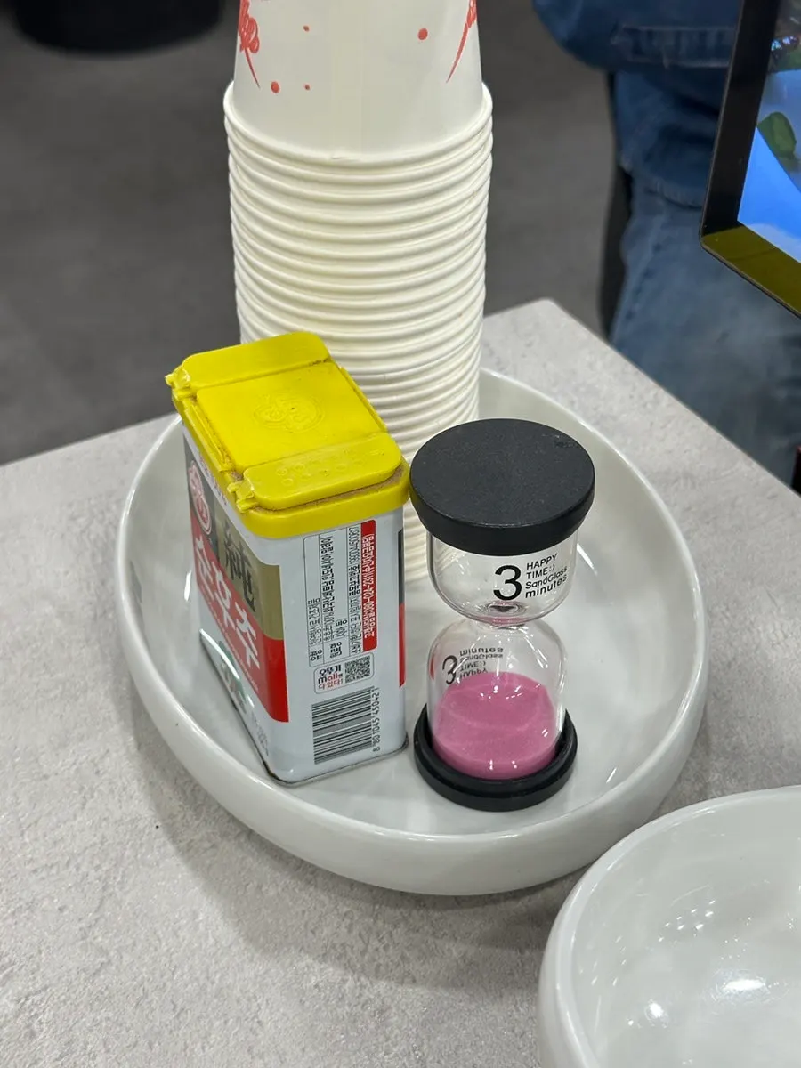 3-minute timer for kalguksu placed on the table