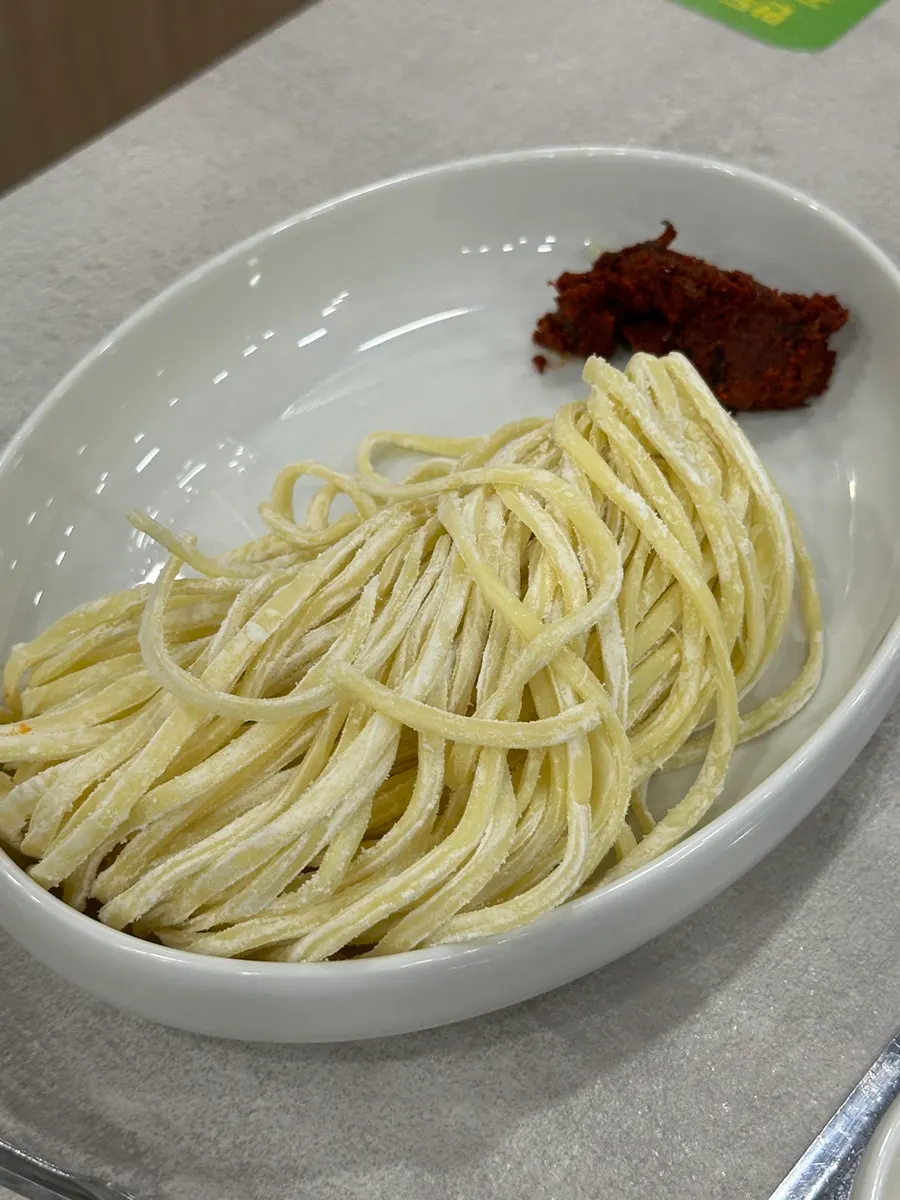 Seafood kalguksu noodles after boiling for 3 minutes