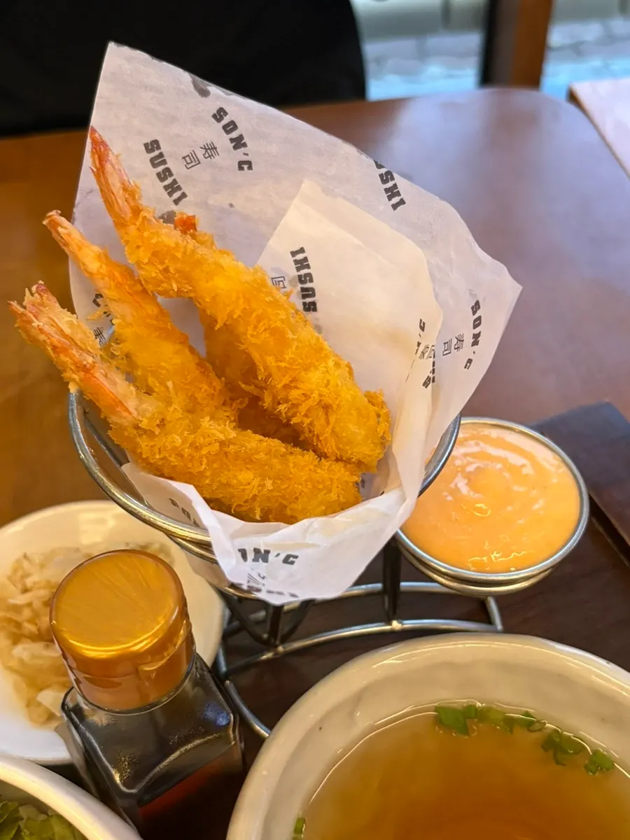 Four crispy pieces of shrimp tempura