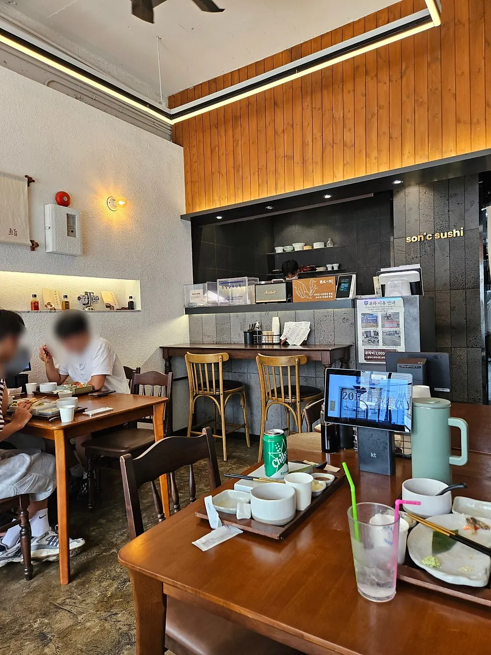 พื้นที่รอคิวชั้น 2 ของร้าน Sonsi Sushi Hayang branch
