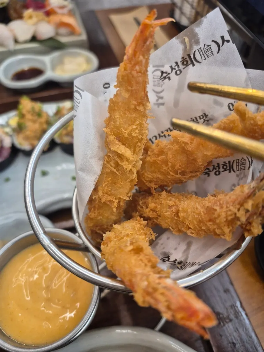 Shrimp tempura and dipping sauce