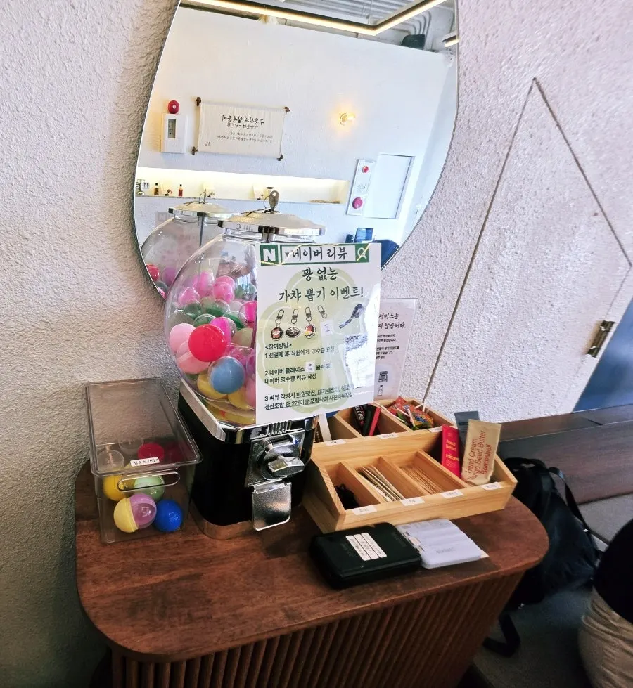 Receipt review gacha event notice at Sonsi Sushi Hayang branch