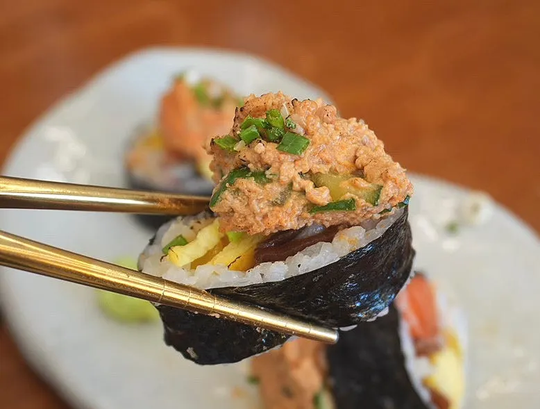 Cross-section of futomaki showing multiple ingredients