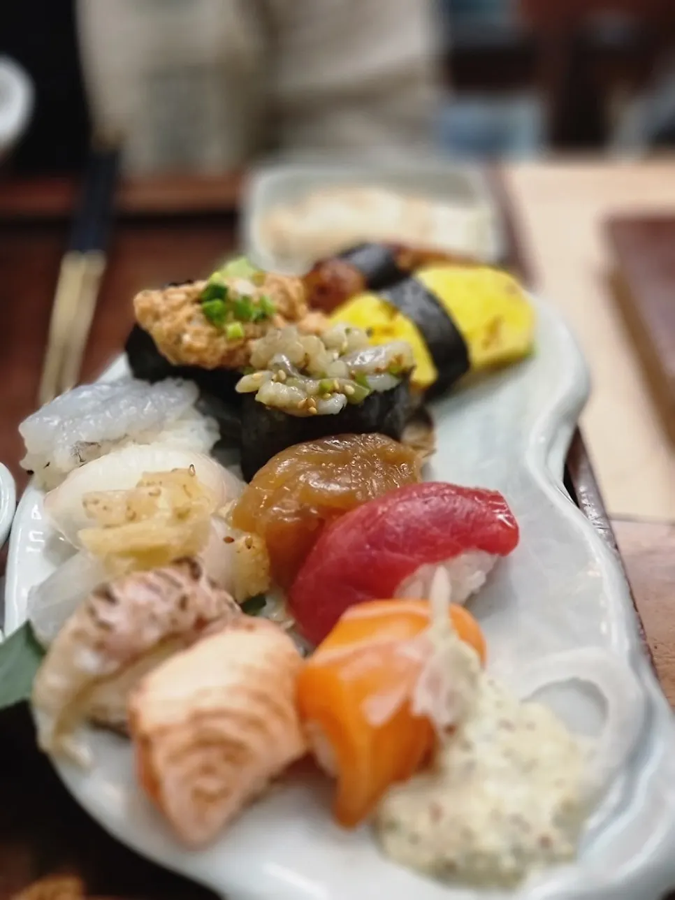 Plato de sushi surtido pedido adicionalmente