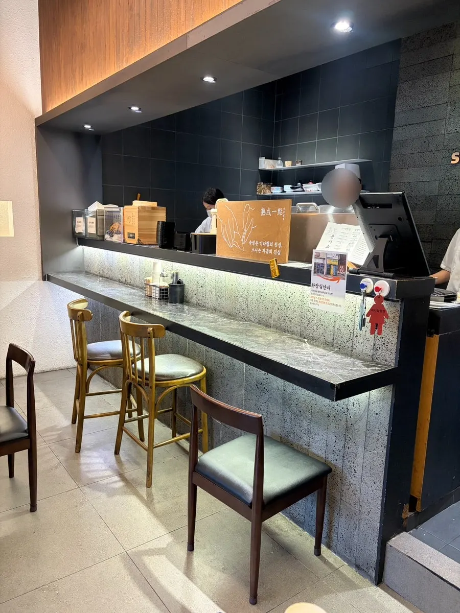 Table seating at Sonsi Sushi