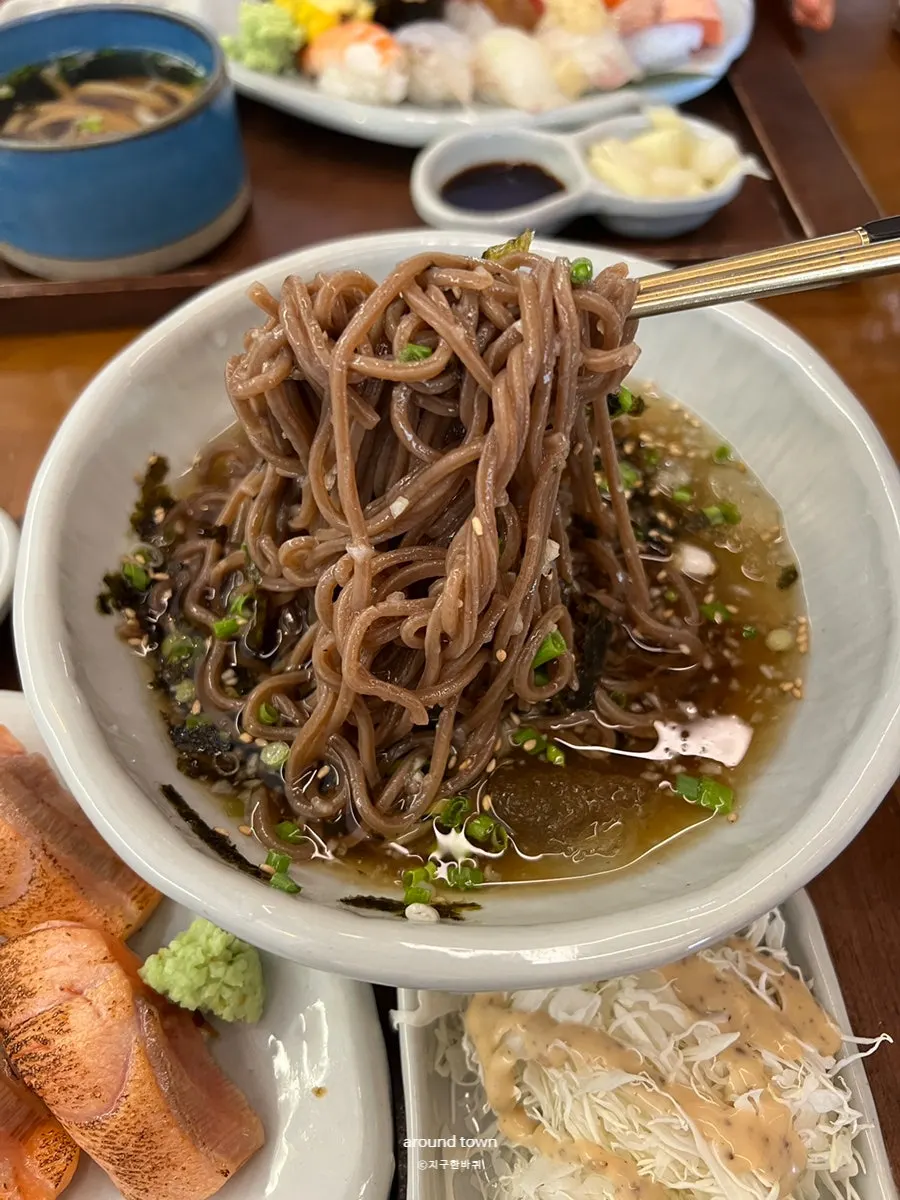 김가루와 파, 깨를 올린 메밀면