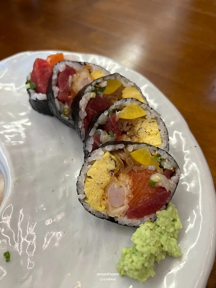 재료가 꽉 찬 손시 후토마끼 단면