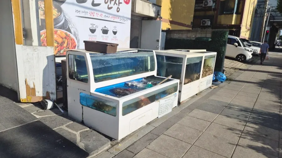 Entrance and storefront of Sonson Kalguksu Bucheon