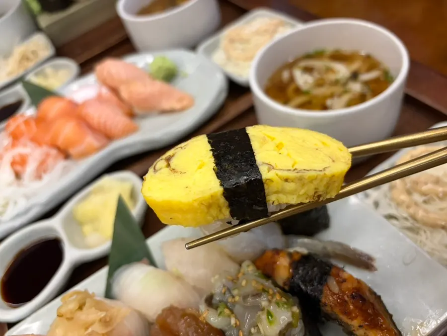 Egg nigiri at Sonsi Sushi