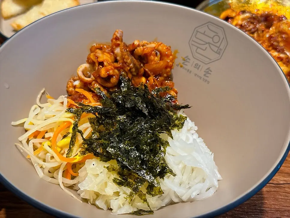 김가루 올린 쭈꾸미 비빔밥 재료