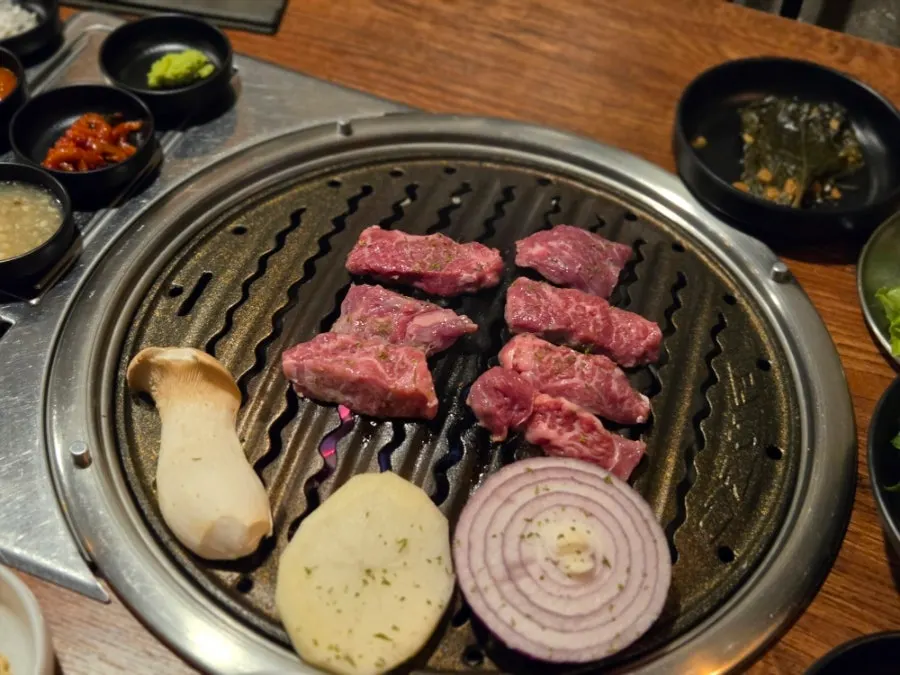 Sauces and side dishes for flower-cut beef ribs