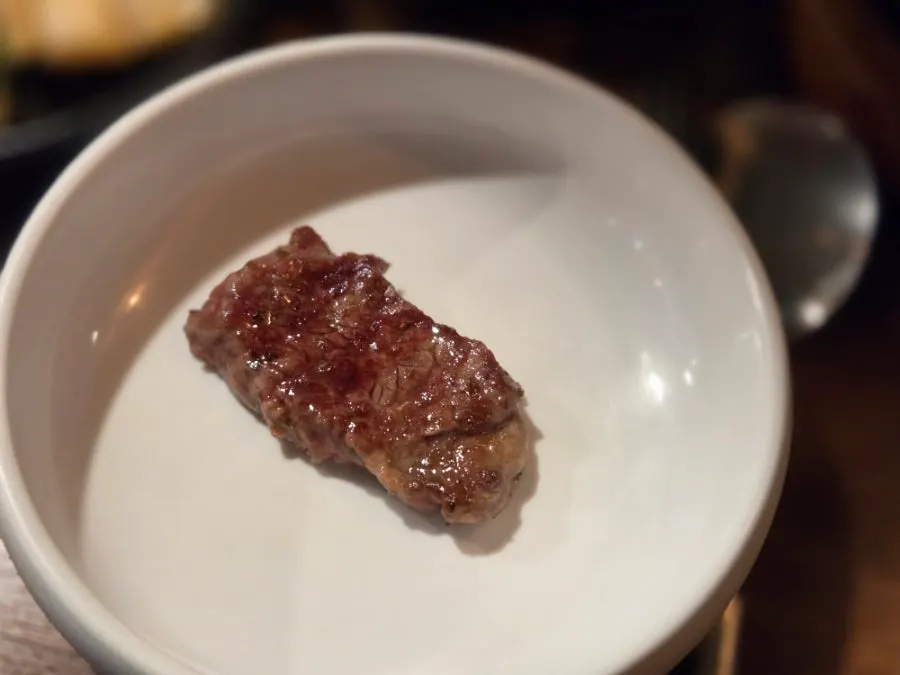 Flower-cut beef ribs grilled by the owner