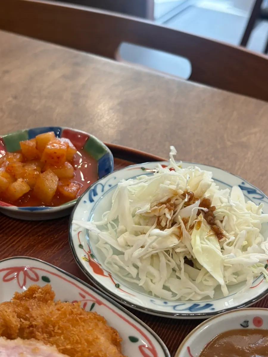 Butter garlic mackerel rice bowl and its accompaniments