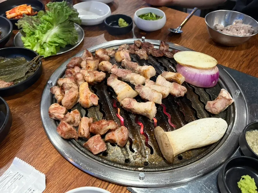 Perfectly grilled skirt meat and pork belly