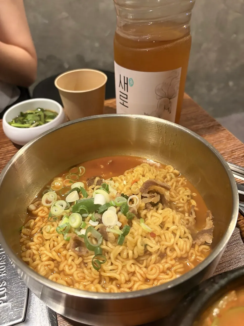 차돌박이와 대파가 올라간 라면