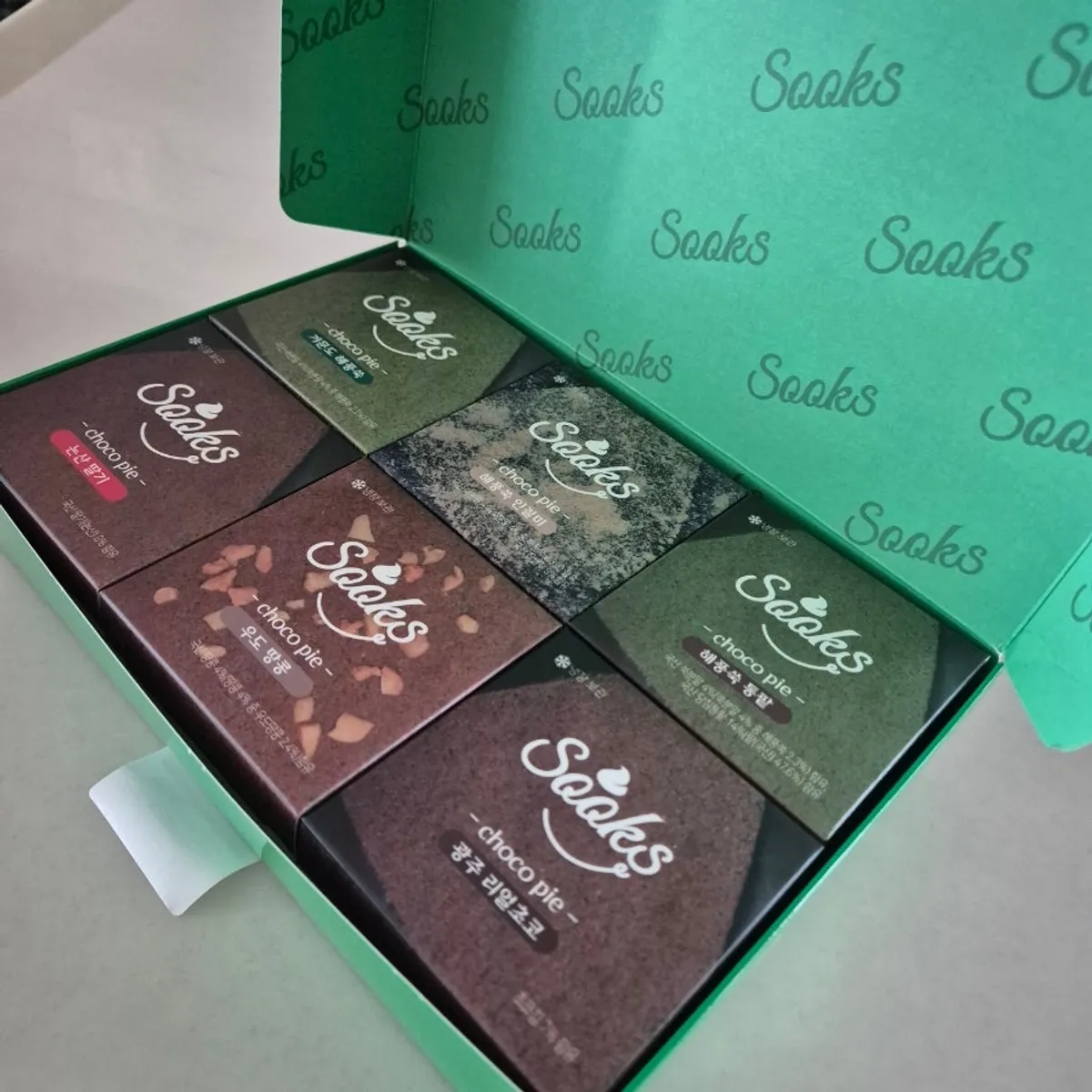 Main image of Ssukseu Choco Pie, a mugwort dessert specialist near Songjeong Station in Gwangju