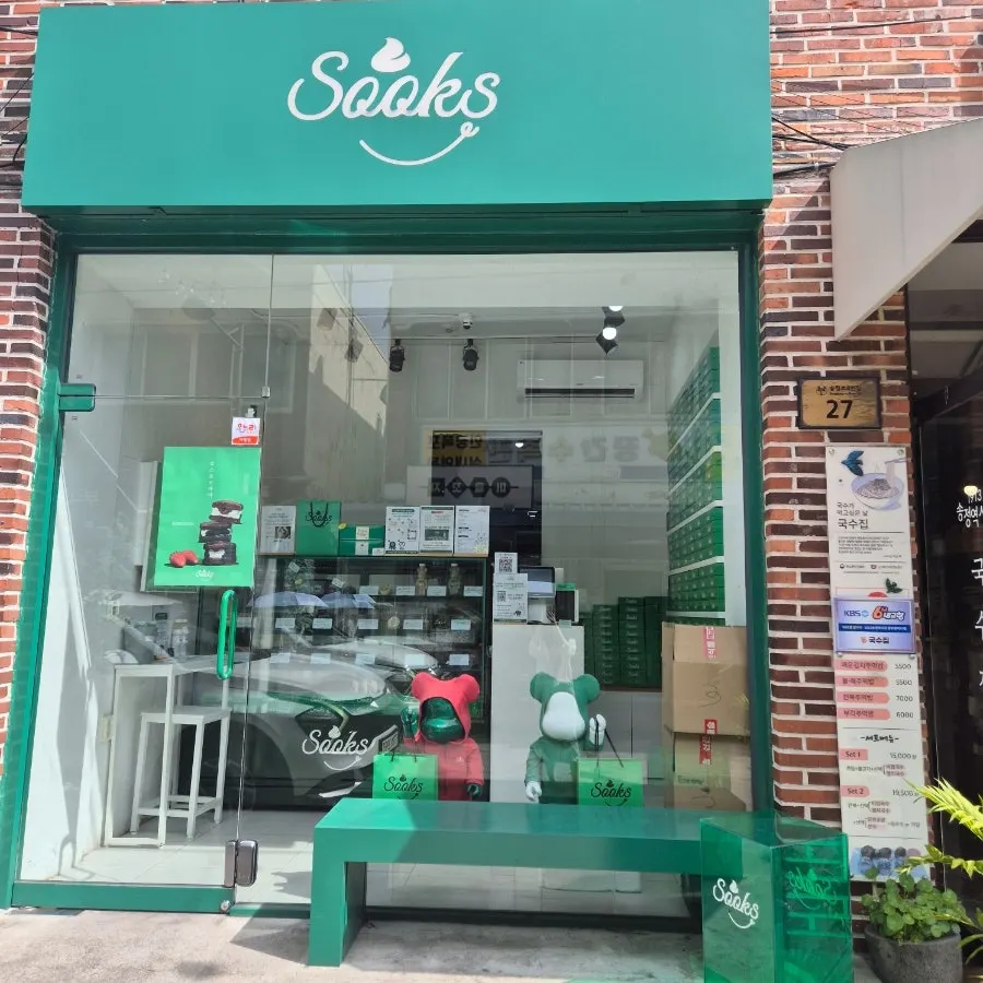 Ssukseu Choco Pie storefront inside Songjeong Station Market