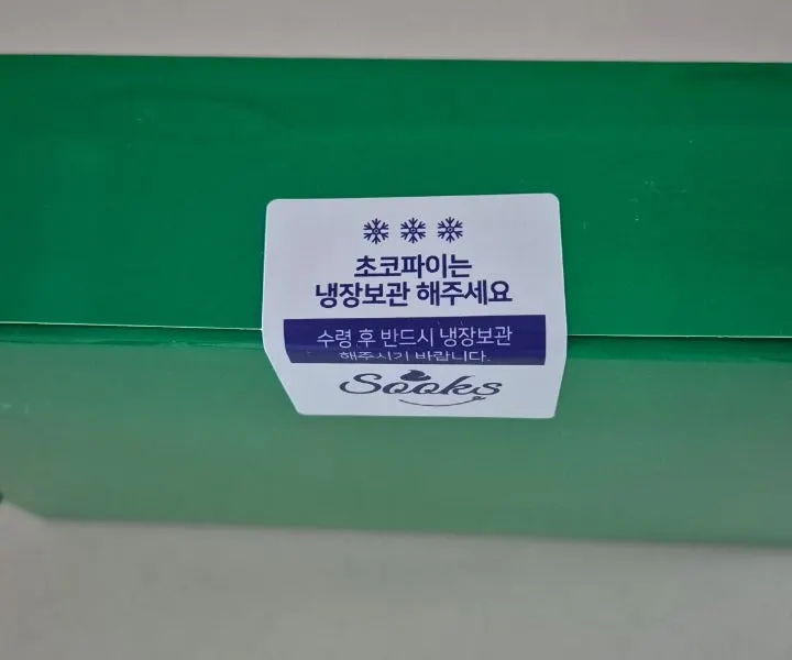 Choco Pie gift set packaging with refrigeration storage instructions