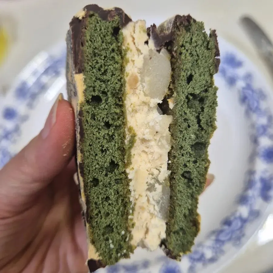 Mugwort injeolmi Choco Pie coated with roasted bean powder