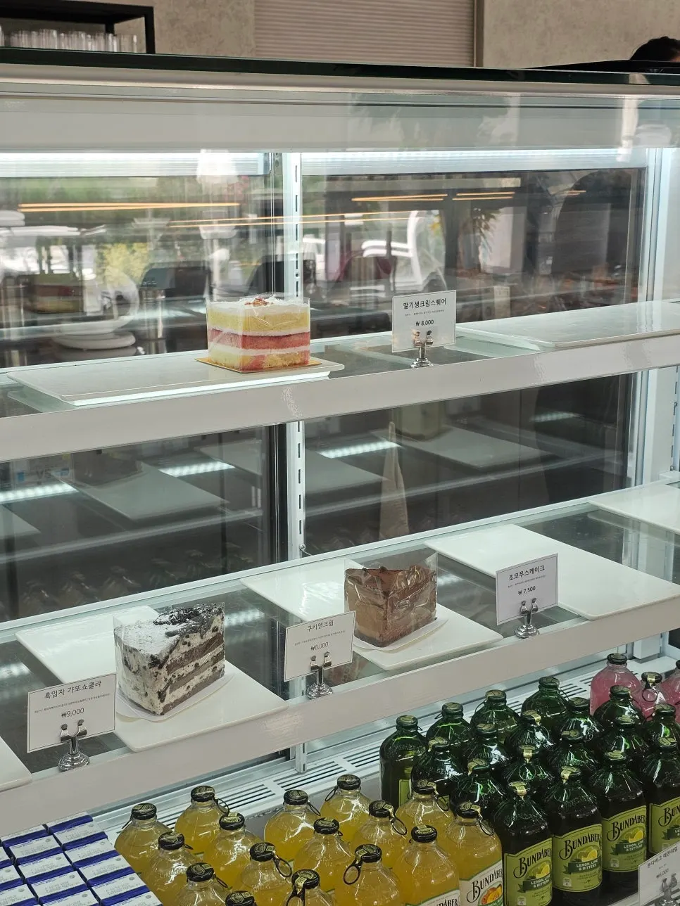 Sum(숨)のケーキ冷蔵陳列棚
