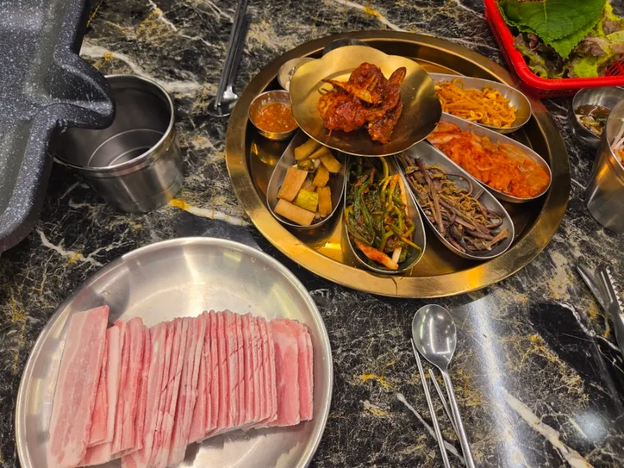 순이세트 냉삼 3인분과 반찬 한 상