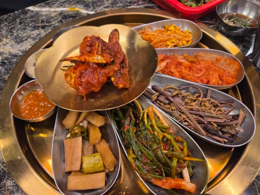 콩나물 김치 고사리 파김치가 담긴 순이세트 구성