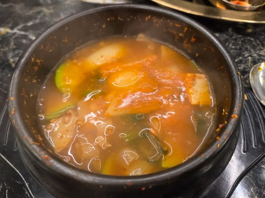 바지락과 무가 들어간 된장찌개