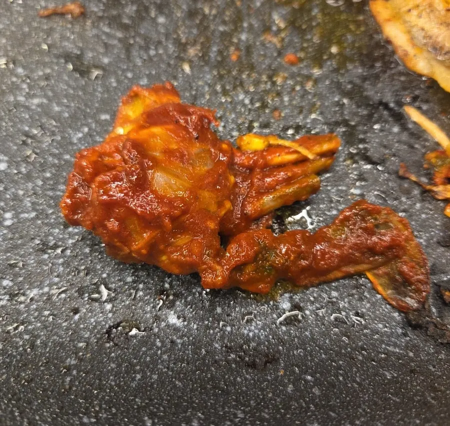 불판에 올려 구운 양념게장