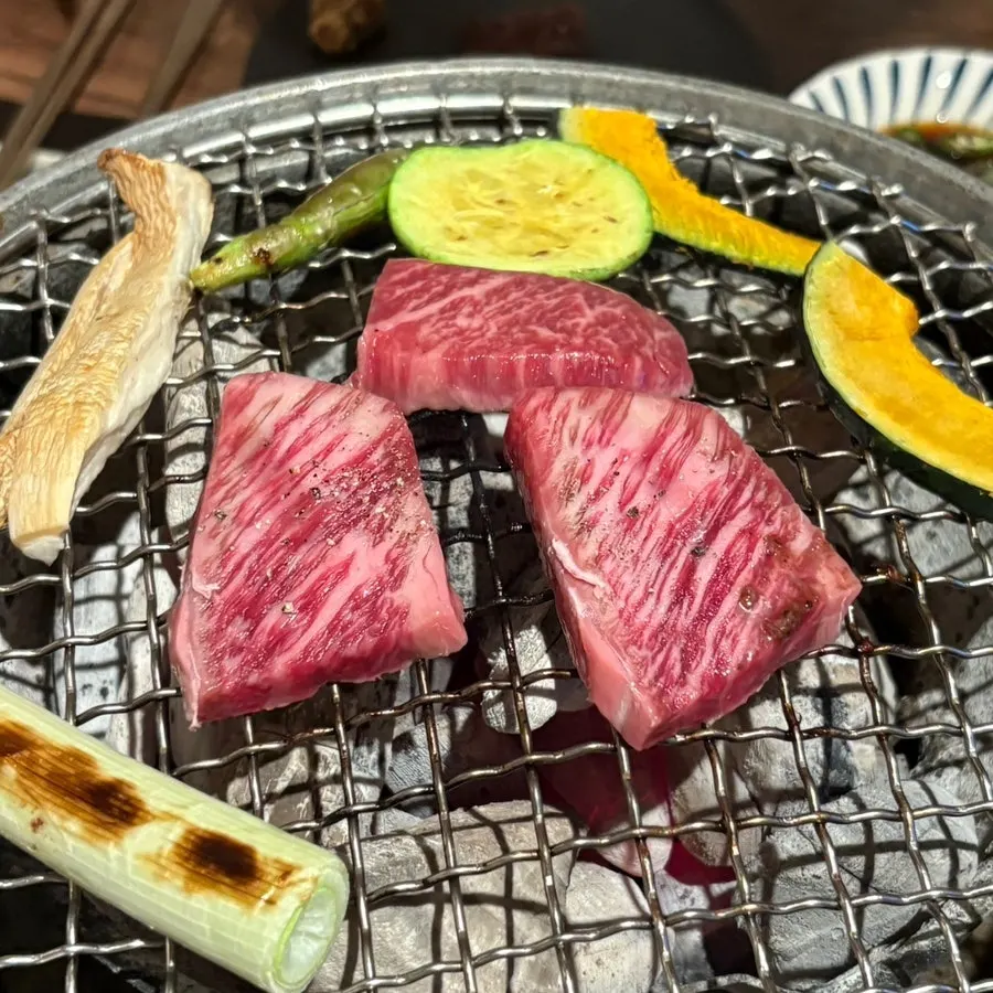 눈꽃·낙엽·늑간·안창 와규 400g 접시