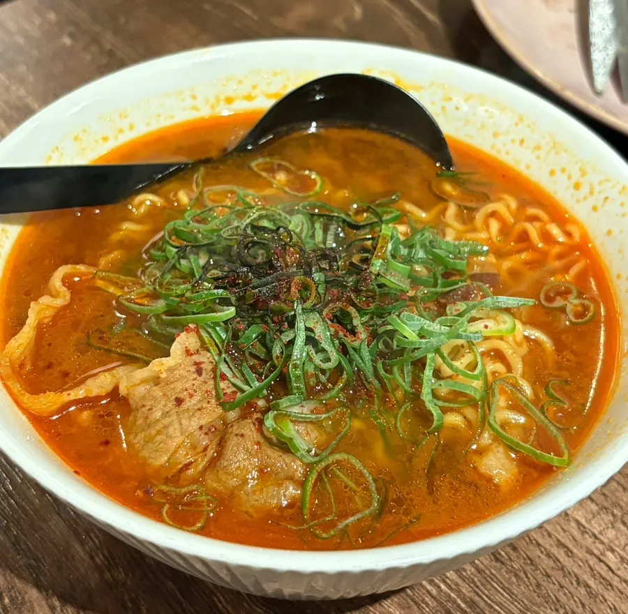 잘 비빈 한우 들기름 육회비빔밥 한 숟가락