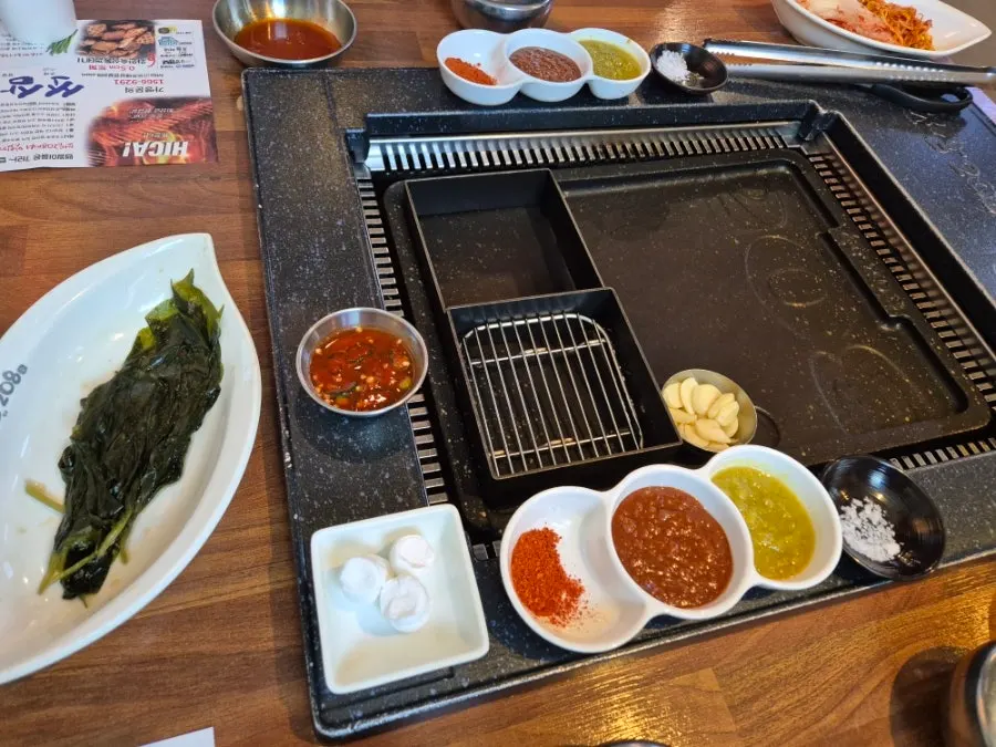 Table setting at Ssosam 208 Baegot Branch