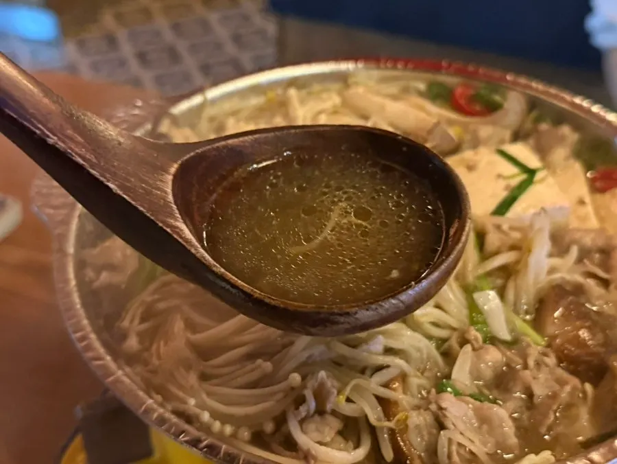 나베소스에 찍어 먹는 나베 건더기