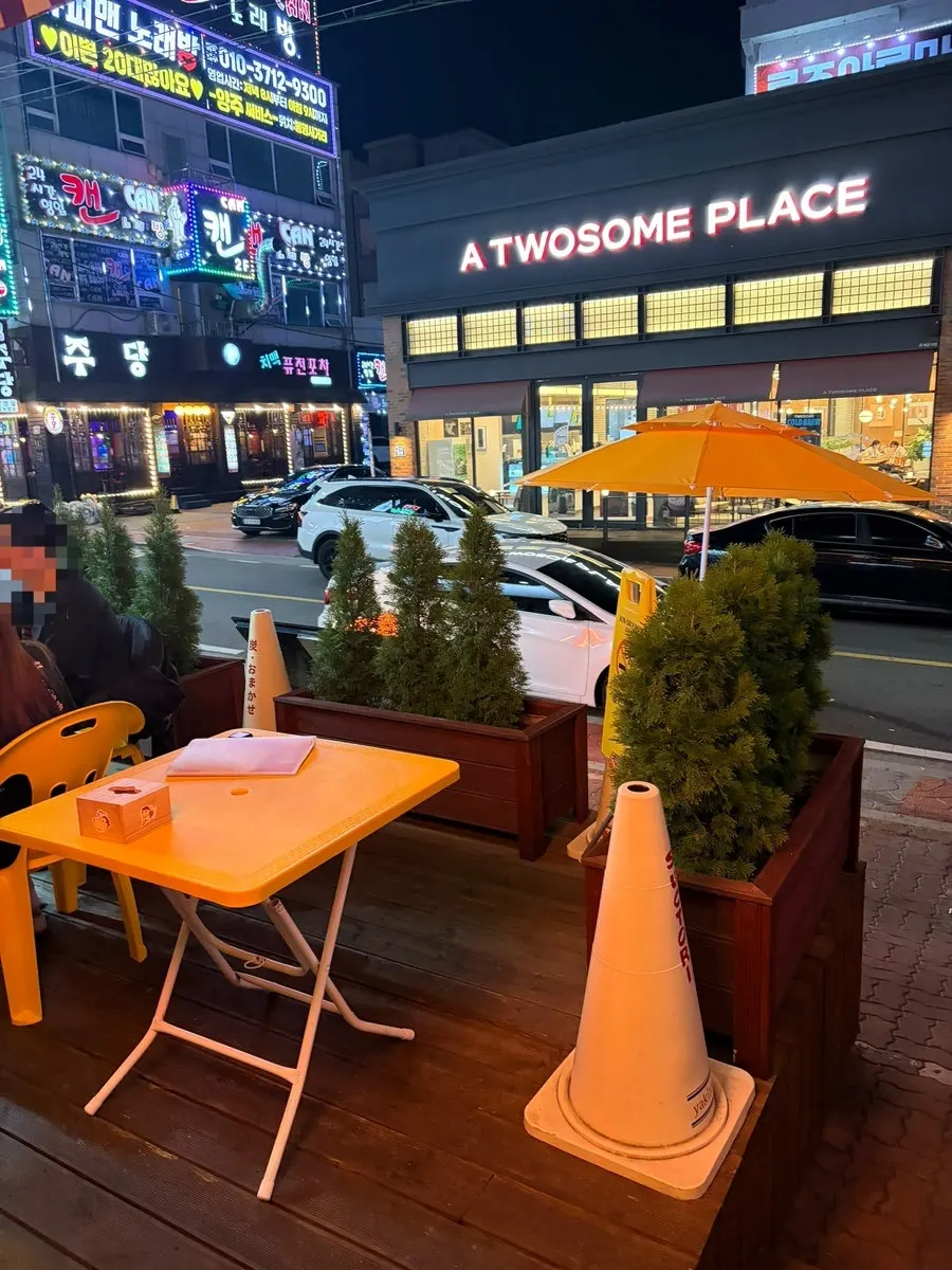 Terrace seating at Sutori Cheongju Bongmyeong Branch