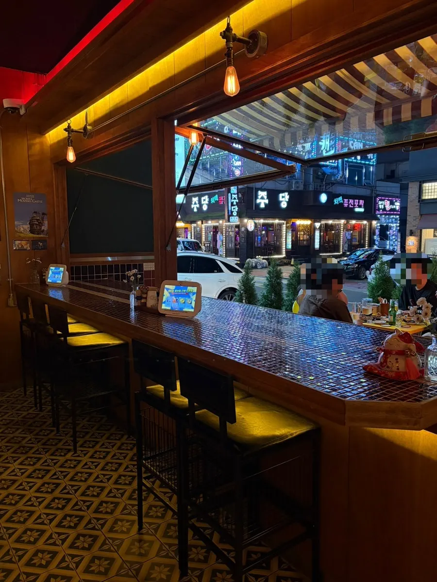 Exterior of Sutori Cheongju Bongmyeong Branch at night