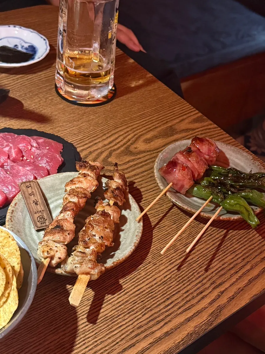 숯불에 구운 야키토리 꼬치