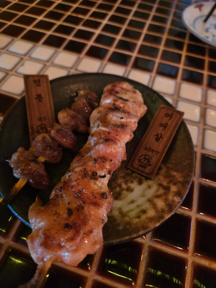 Soottori's 7-piece yakitori set laid out