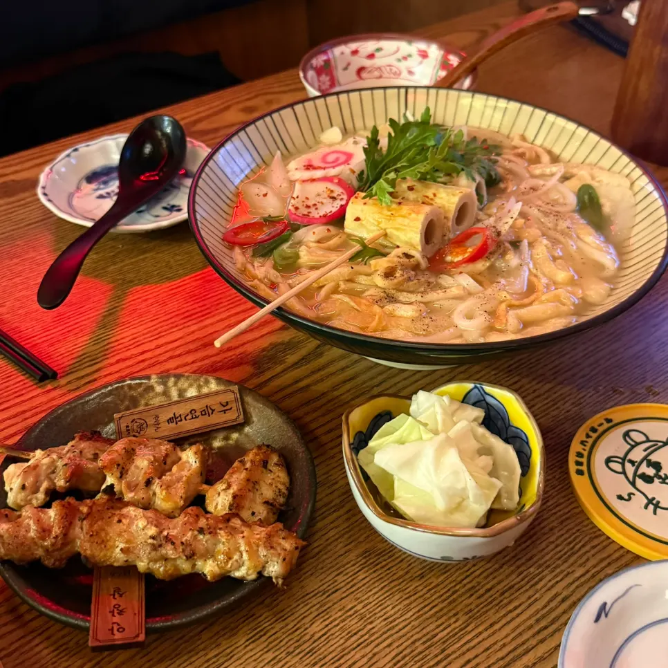 Spread of yakitori 7 pieces and spicy fishcake udon