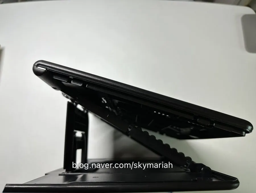 Close-up of the height-adjustable book stand