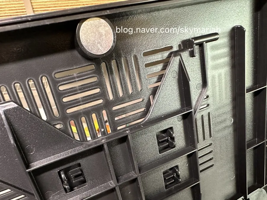 Book stand locking mechanism