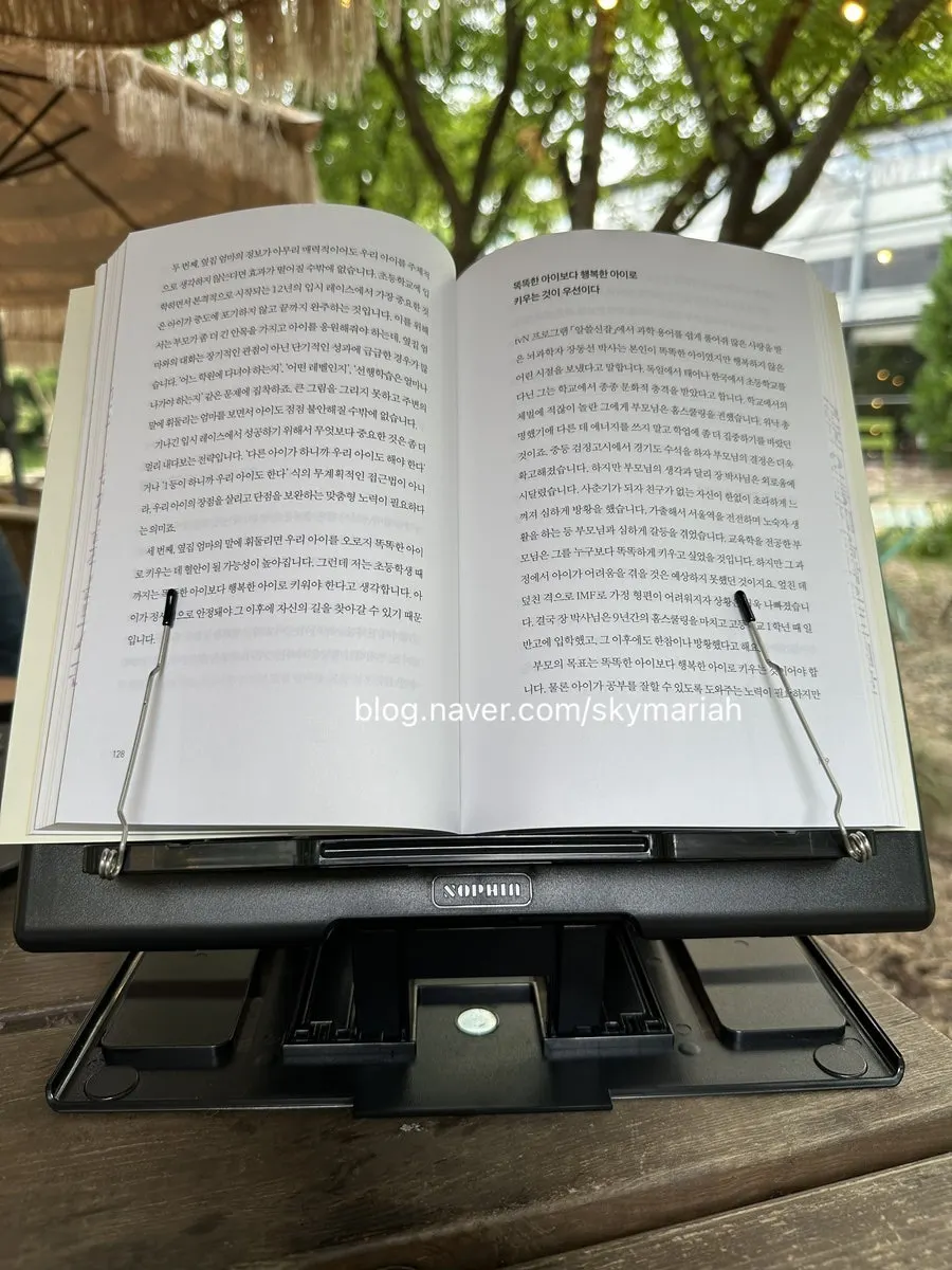 Portable book stand for outdoor use