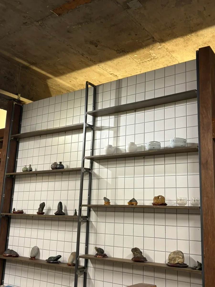 Decorative items and wall decor at Sorori