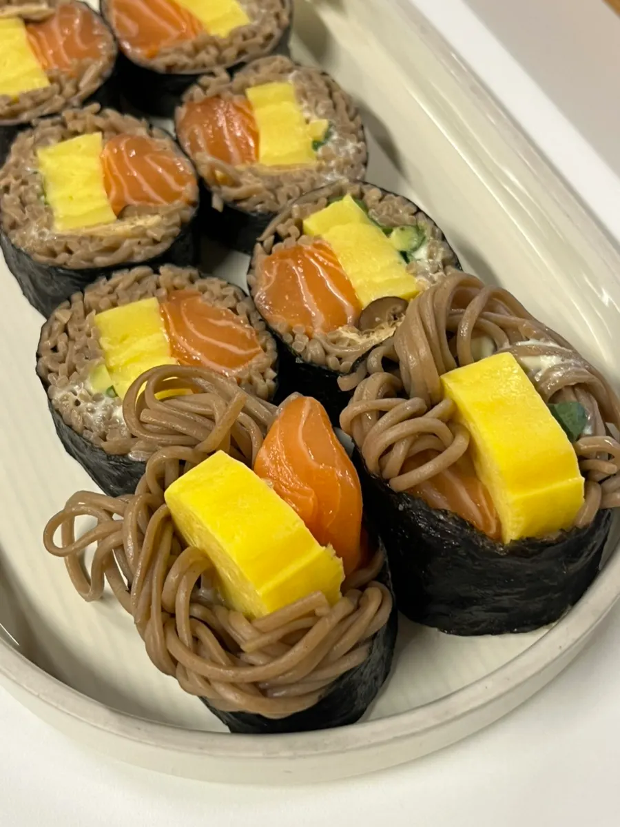 Table with both types of buckwheat gimbap