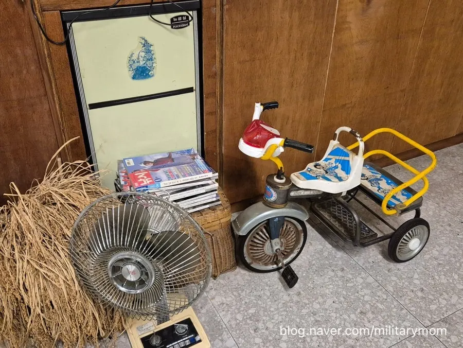 Old-style computer as part of Sorori's decor